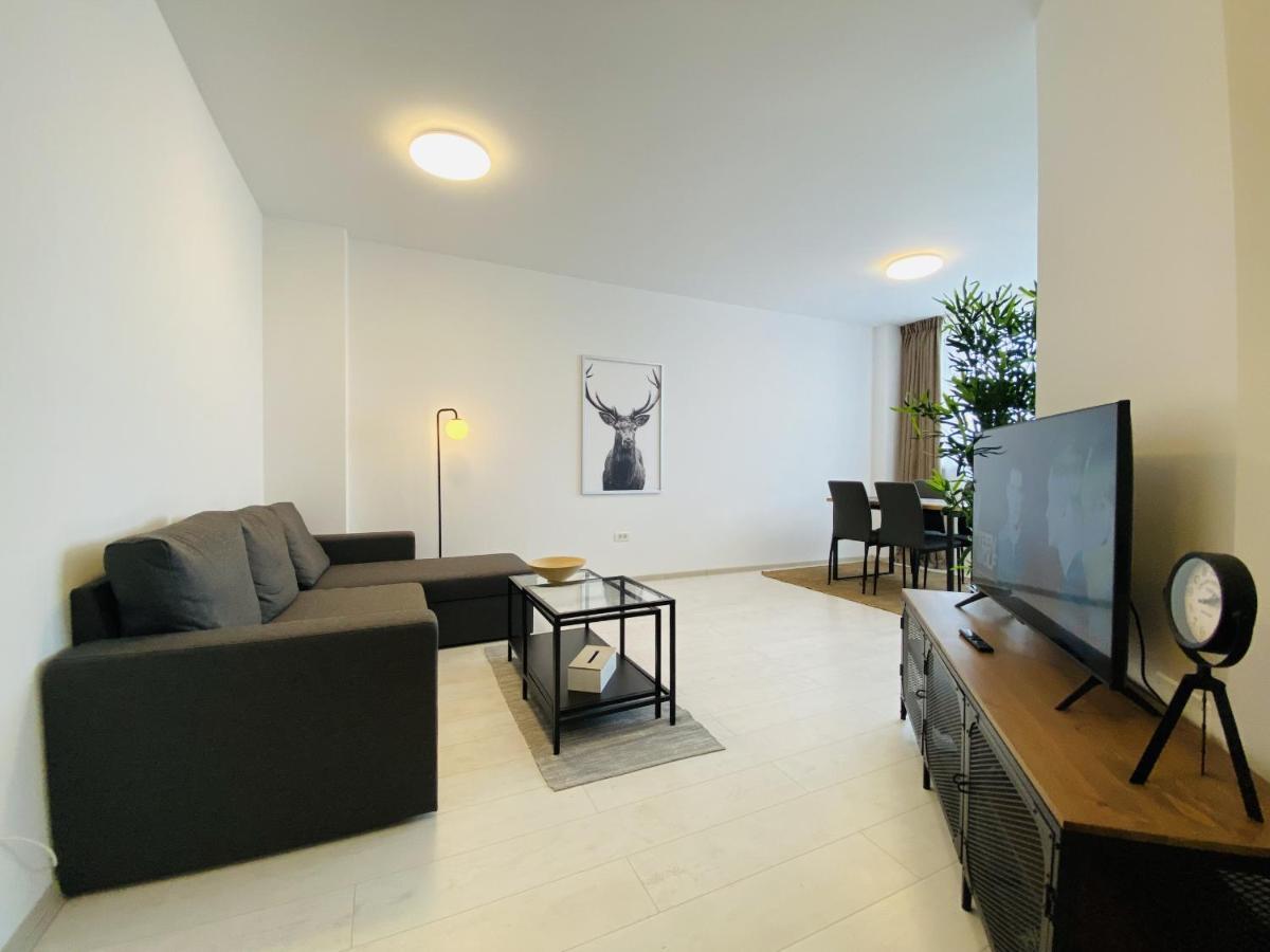 Charming Flat In Brasov With Balcony Panoramic View Apartment Luaran gambar