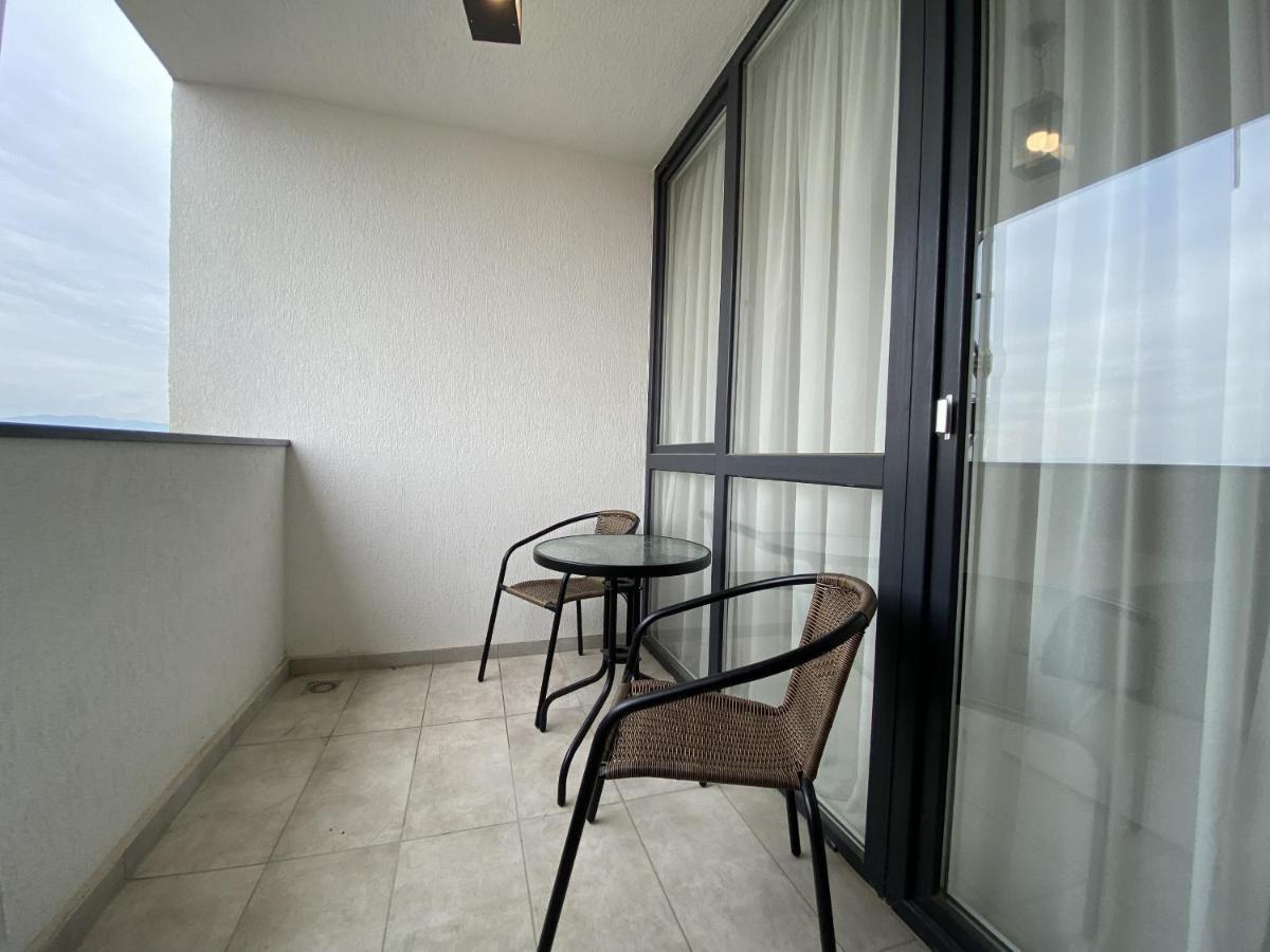 Charming Flat In Brasov With Balcony Panoramic View Apartment Luaran gambar