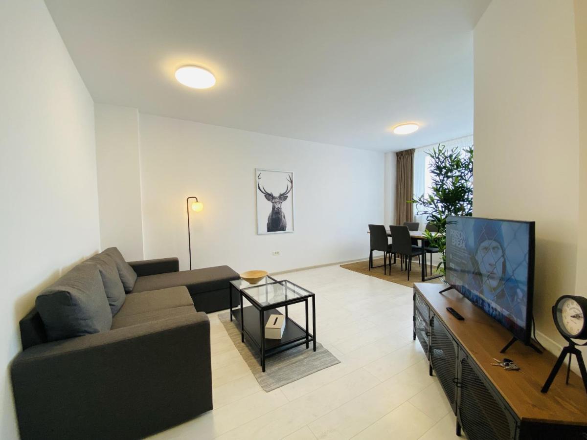 Charming Flat In Brasov With Balcony Panoramic View Apartment Luaran gambar